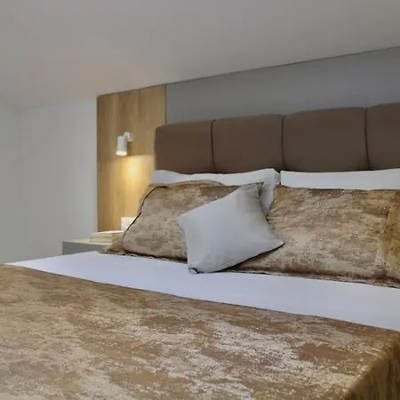 Holiday Apartman *