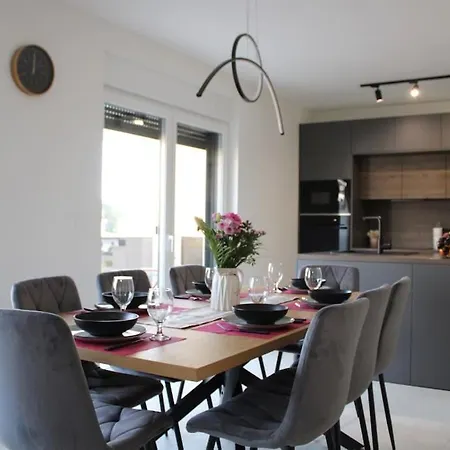 Apartament Holiday *