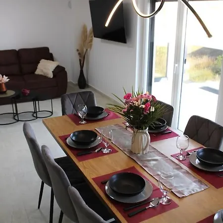 Apartament Holiday *